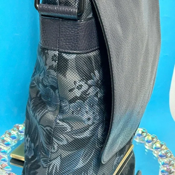 Coach Charles Blue Floral Hawaiian Messenger Bag Approx. 13 x11x3 F59301 - Picture 5 of 17